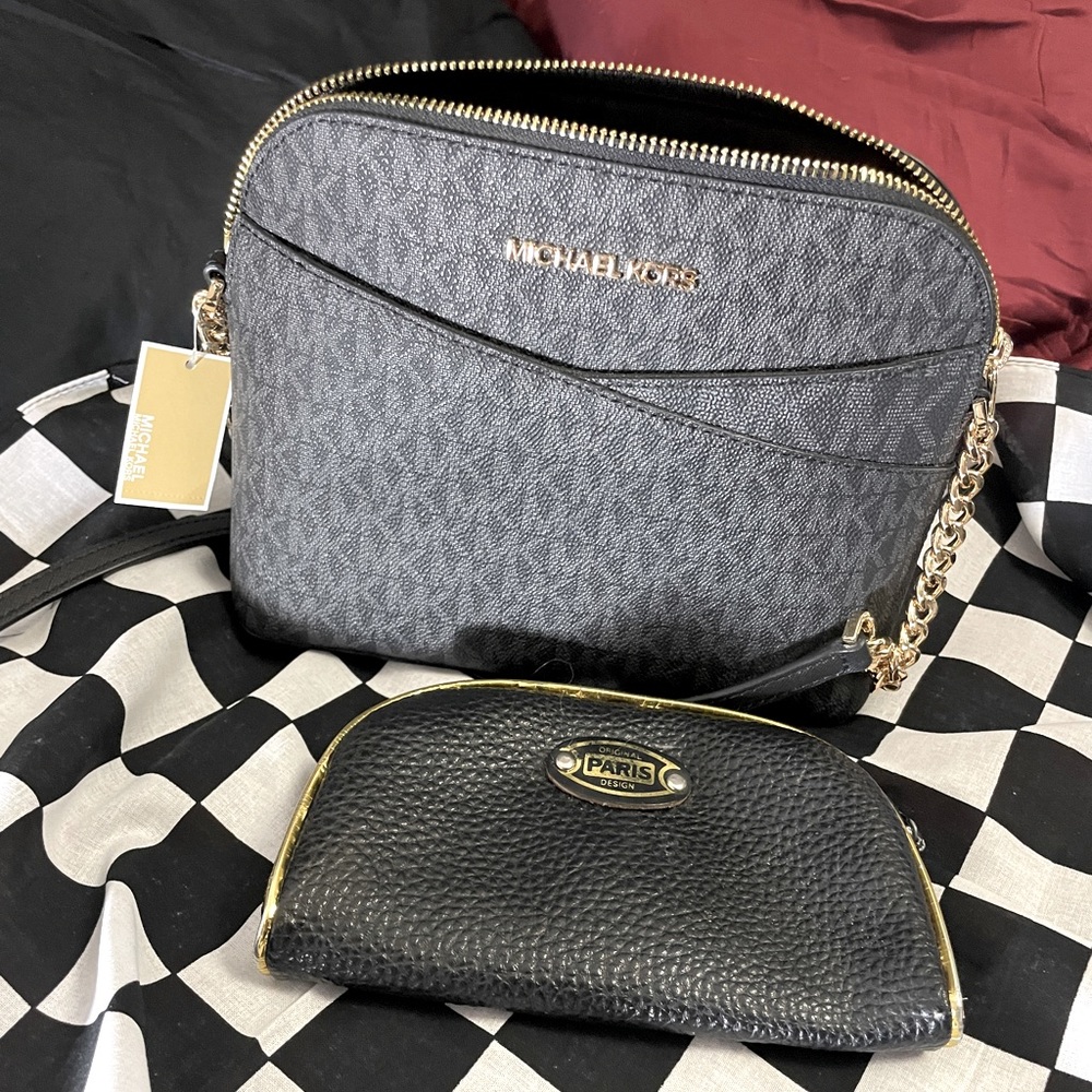 Michael Kors cross body medium dome w wallet